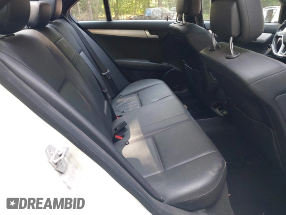2012 Mercedes-Benz C 300 Sport с VIN WDDGF8BB7CR212099, выставлен на аукционе IAAI как лот 42411121 с пробегом 202 811 миль миль и . История ставок и продаж доступна на DreamBid. Изображение 8.
