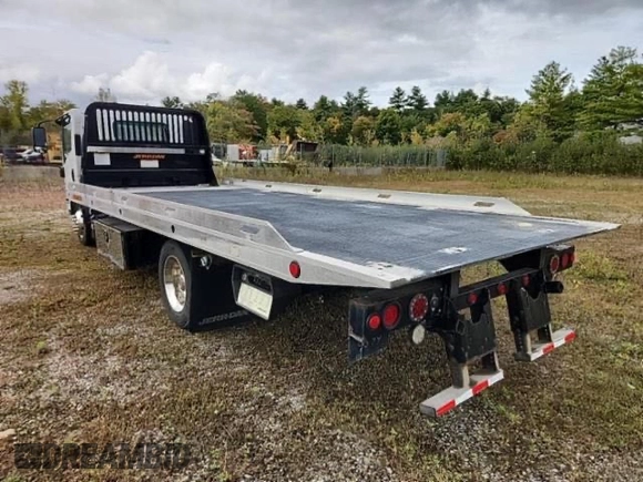 2020 Isuzu NQR IBT z VIN JALE5W165L7302634, wystawiony jako Copart lot #76354514 z przebiegiem 116 501 mil mil oraz Czysty tytuł • Clean title. Historia ofert i sprzedaży dostępna na DreamBid. Obrazek 3.