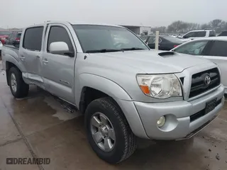 2005 Toyota Tacoma PreRunner with VIN 5TEJU62N15Z004263, listed as a IAAI auction lot 41442921 with 197,360 mi miles. Bid and sale history available at carsss.com. Image 1.