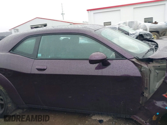 2021 Dodge Challenger R/T Scat Pack z VIN 2C3CDZFJ2MH586535, wystawiony jako IAAI lot #41224949 z przebiegiem 32 977 mil mil oraz . Historia ofert i sprzedaży dostępna na DreamBid. Obrazek 14.