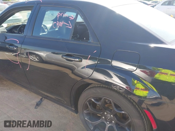 2019 Chrysler 300 S z VIN 2C3CCABG8KH628668, wystawiony jako IAAI lot #42060870 z przebiegiem 86 694 mil mil oraz . Historia ofert i sprzedaży dostępna na DreamBid. Obrazek 17.