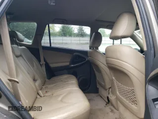 2010 Toyota RAV4 Limited z VIN JTMDK4DV6AD012804, wystawiony jako Copart lot #56024605 z przebiegiem Nie podano mil oraz Szkoda całkowita • Salvage title. Historia ofert i sprzedaży dostępna na DreamBid. Obrazek 11.
