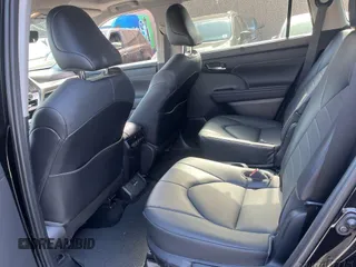2021 Toyota Highlander Hybrid XLE z VIN 5TDHARAH6MS509148, wystawiony jako IAAI lot #42545107 z przebiegiem 76 689 mil mil oraz . Historia ofert i sprzedaży dostępna na DreamBid. Obrazek 2.