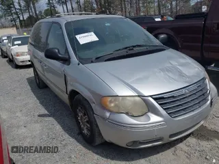 2005 Chrysler Town & Country Limited with VIN 2C8GP64L35R191104, listed as a IAAI auction lot 41800041 with 284,887 mi miles. Bid and sale history available at carsss.com. Image 1.