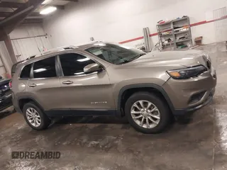 2019 Jeep Cherokee Latitude with VIN 1C4PJMCX3KD356109, listed as a IAAI auction lot 41211181 with 84,072 mi miles. Bid and sale history available at carsss.com. Image 13.