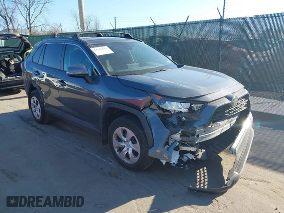 2021 Toyota RAV4 LE with VIN 2T3G1RFV8MC163940, listed as a IAAI auction lot 41716251 with 39,282 mi miles. Bid and sale history available at carsss.com. Image 1.
