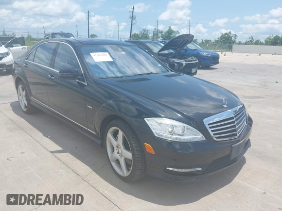 2012 Mercedes-Benz S 550 z VIN WDDNG7DB2CA430249, wystawiony jako IAAI lot #42393133 z przebiegiem 107 283 mil mil oraz . Historia ofert i sprzedaży dostępna na DreamBid. Obrazek 1.