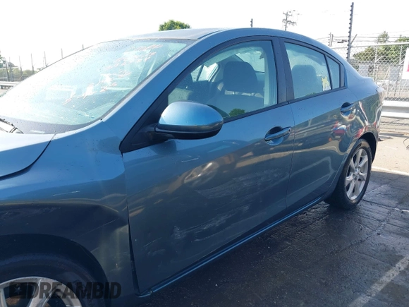 2010 Mazda 3 i Sport z VIN JM1BL1SFXA1315536, wystawiony jako IAAI lot #42274178 z przebiegiem 160 773 mil mil oraz . Historia ofert i sprzedaży dostępna na DreamBid. Obrazek 14.