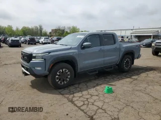 2023 Nissan Frontier Pro-4X z VIN 1N6ED1EK4PN672714, wystawiony jako Copart lot #55557855 z przebiegiem 4 678 mil mil oraz Szkoda całkowita • Salvage title. Historia ofert i sprzedaży dostępna na DreamBid. Obrazek 1.
