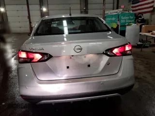 2023 Nissan Versa S z VIN 3N1CN8DV5PL832890, wystawiony jako Copart lot #43511595 z przebiegiem 24 836 mil mil oraz Szkoda całkowita • Salvage title. Historia ofert i sprzedaży dostępna na DreamBid. Obrazek 6.