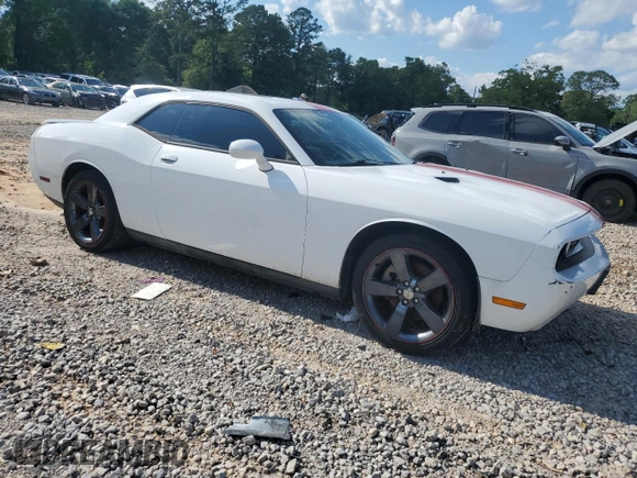 2013 Dodge Challenger SXT z VIN 2C3CDYAG0DH595482, wystawiony jako Copart lot #52610005 z przebiegiem 97 470 mil mil oraz Szkoda całkowita • Salvage title. Historia ofert i sprzedaży dostępna na DreamBid. Obrazek 4.