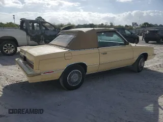 1982 Chrysler LeBaron z VIN 1C3BC45B6CG185348, wystawiony jako Copart lot #47381185 z przebiegiem 69 381 mil mil oraz Tytuł czysty. Historia ofert i sprzedaży dostępna na DreamBid. Obrazek 3.