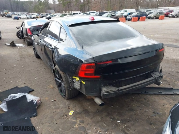 2018 Volvo S90 Momentum with VIN LVY982AK8JP005735, listed as a IAAI auction lot 41703970 with 98,080 mi miles. Bid and sale history available at carsss.com. Image 17.