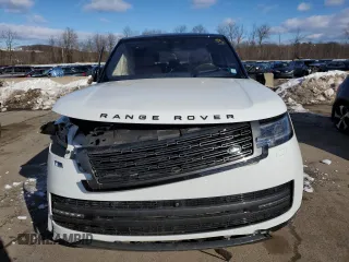 2023 Land Rover Range Rover SE z VIN SALKP9E72PA031813, wystawiony jako Copart lot #45151005 z przebiegiem Nie podano mil oraz Szkoda całkowita • Salvage title. Historia ofert i sprzedaży dostępna na DreamBid. Obrazek 5.