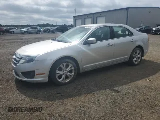 2012 Ford Fusion SE z VIN 3FAHP0HA5CR371175, wystawiony jako Copart lot #65167895 z przebiegiem 135 813 mil mil oraz Czysty tytuł • Clean title. Historia ofert i sprzedaży dostępna na DreamBid. Obrazek 1.