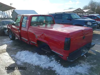 1997 Chevrolet Silverado 1500 with VIN 2GCEC19W9V1112124, listed as a IAAI auction lot 41254007 with 203,722 mi miles. Bid and sale history available at carsss.com. Image 3.