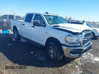 2023 Ram 2500 Tradesman z VIN 3C6UR5CL2PG566944, wystawiony jako IAAI lot #41664278 z przebiegiem 133 182 mil mil oraz . Historia ofert i sprzedaży dostępna na DreamBid. Obrazek 1.