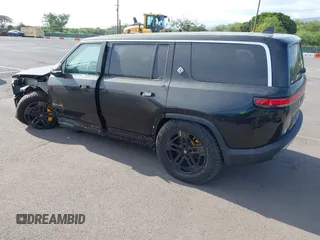 2023 Rivian R1S Adventure z VIN 7PDSGABA8PN020504, wystawiony jako IAAI lot #42025341 z przebiegiem 5989 mil mil oraz . Historia ofert i sprzedaży dostępna na DreamBid. Obrazek 3.