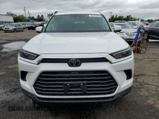 2024 Toyota Highlander XLE with VIN 5TDAAAB53RS064463, listed as a Copart auction lot 57293225 with 11,574 mi miles and Salvage title. Bid and sale history available at DreamBid. Image 5.