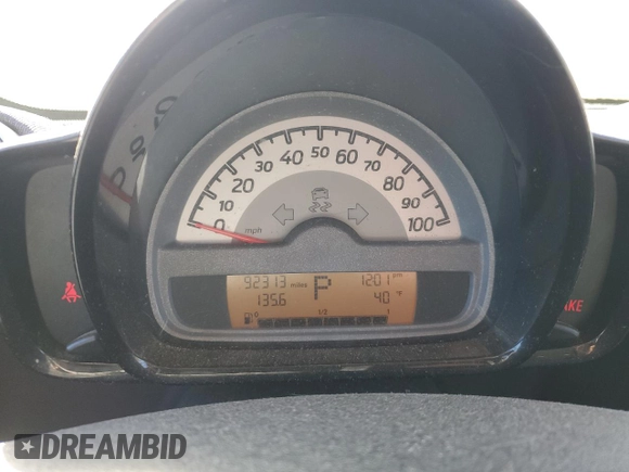 2013 Smart fortwo Pure z VIN WMEEJ3BA1DK666323, wystawiony jako Copart lot #87106934 z przebiegiem 92 313 mil mil oraz Tytuł czysty. Historia ofert i sprzedaży dostępna na DreamBid. Obrazek 9.