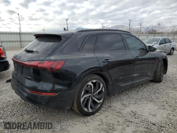 2024 Audi Q8 e-tron Premium Plus z VIN WA15AAGE3RB027165, wystawiony jako Copart lot #42250375 z przebiegiem 15 926 mil mil oraz Szkoda całkowita • Salvage title. Historia ofert i sprzedaży dostępna na DreamBid. Obrazek 3.