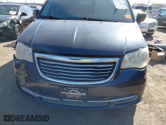 2014 Chrysler Town & Country Touring with VIN 2C4RC1BG0ER208505, listed as a IAAI auction lot 41775840 with 186,617 mi miles. Bid and sale history available at carsss.com. Image 13.