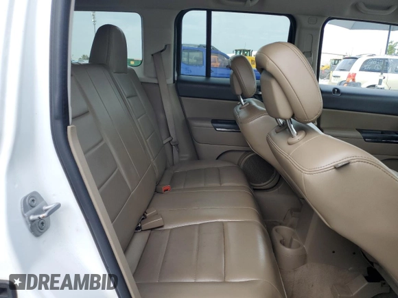 2014 Jeep Patriot Limited z VIN 1C4NJRCB1ED569802, wystawiony jako Copart lot #58661365 z przebiegiem 213 294 mil mil oraz Czysty tytuł • Clean title. Historia ofert i sprzedaży dostępna na DreamBid. Obrazek 11.