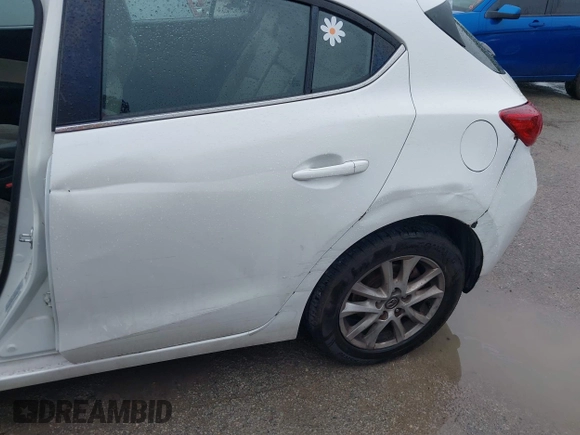 2014 Mazda 3 i Touring z VIN JM1BM1L73E1101014, wystawiony jako IAAI lot #42472127 z przebiegiem 121 426 mil mil oraz . Historia ofert i sprzedaży dostępna na DreamBid. Obrazek 6.