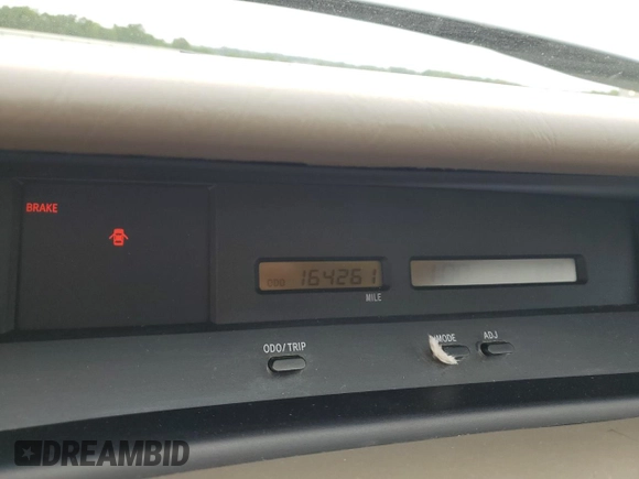 2000 Toyota Avalon XL with VIN 4T1BF28B2YU045935, listed as a Copart auction lot 57147225 with 164,261 mi miles and Salvage title. Bid and sale history available at DreamBid. Image 9.