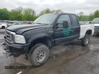 2001 Ford F-250 XL z VIN 1FTNX21F21EA42741, wystawiony jako Copart lot #57025675 z przebiegiem 252 571 mil mil oraz Szkoda całkowita • Salvage title. Historia ofert i sprzedaży dostępna na DreamBid. Obrazek 1.