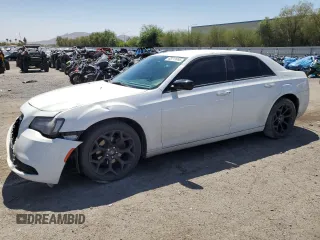 2019 Chrysler 300 Touring z VIN 2C3CCAAG5KH755573, wystawiony jako Copart lot #63711095 z przebiegiem 64 197 mil mil oraz Szkoda całkowita • Salvage title. Historia ofert i sprzedaży dostępna na DreamBid. Obrazek 1.