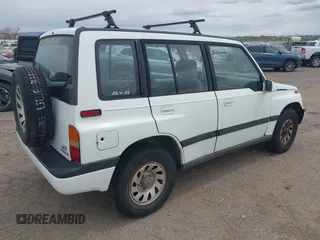 1995 Suzuki Sidekick JX z VIN 2S3TD03V8S6413255, wystawiony jako IAAI lot #42160109 z przebiegiem 225 454 mil mil oraz . Historia ofert i sprzedaży dostępna na DreamBid. Obrazek 4.