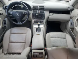 2006 Mercedes-Benz C 230 Sport z VIN WDBRF52HX6F743338, wystawiony jako Copart lot #45790645 z przebiegiem 123 677 mil mil oraz Czysty tytuł • Clean title. Historia ofert i sprzedaży dostępna na DreamBid. Obrazek 8.