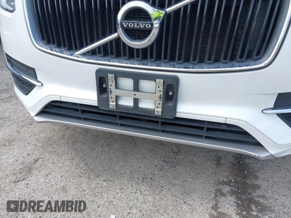 2016 Volvo XC90 T6 Momentum with VIN YV4A22PK8G1043665, listed as a IAAI auction lot 42004230 with 156,681 mi miles. Bid and sale history available at carsss.com. Image 6.