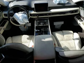 2021 Lincoln Aviator Black Label with VIN 5LM5J9XC7MGL06853, listed as a Copart auction lot 74948584 with 24,373 mi miles and Clean Title. Bid and sale history available at carsss.com. Image 8.