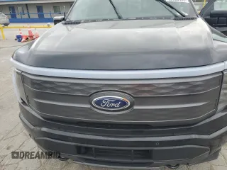 2023 Ford F-150 Lightning Pro z VIN 1FTVW1EV4PWG12935, wystawiony jako Copart lot #52685485 z przebiegiem Nie podano mil oraz Szkody całkowita. Historia ofert i sprzedaży dostępna na DreamBid. Obrazek 11.