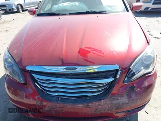 2014 Chrysler 200 Touring z VIN 1C3CCBBG4EN187283, wystawiony jako IAAI lot #41735592 z przebiegiem 141 289 mil mil oraz . Historia ofert i sprzedaży dostępna na DreamBid. Obrazek 12.