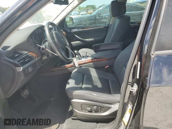 2013 BMW X5 xDrive35i z VIN 5UXZV4C58D0B21356, wystawiony jako Copart lot #54872375 z przebiegiem 113 825 mil mil oraz Szkoda całkowita • Salvage title. Historia ofert i sprzedaży dostępna na DreamBid. Obrazek 7.