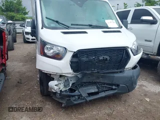 2022 Ford Transit Cargo z VIN 1FTBR1CG2NKA12529, wystawiony jako IAAI lot #42148516 z przebiegiem 41 359 mil mil oraz . Historia ofert i sprzedaży dostępna na DreamBid. Obrazek 6.