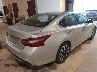 2018 Nissan Altima SR with VIN 1N4AL3AP4JC282996, listed as a IAAI auction lot 41722960 with 139,532 mi miles and . Bid and sale history available at carsss.com. Image 4.