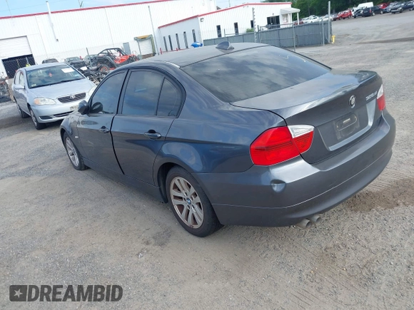 2007 BMW 3 Series 328xi z VIN WBAVC93527KX53775, wystawiony jako IAAI lot #42124420 z przebiegiem Nie podano mil oraz . Historia ofert i sprzedaży dostępna na DreamBid. Obrazek 3.