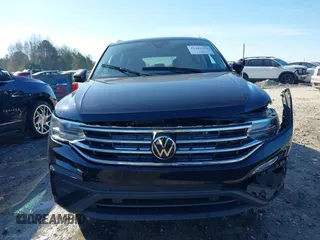 2023 Volkswagen Tiguan SE z VIN 3VVMB7AX7PM032629, wystawiony jako IAAI lot #41441468 z przebiegiem 52 518 mil mil oraz . Historia ofert i sprzedaży dostępna na DreamBid. Obrazek 12.