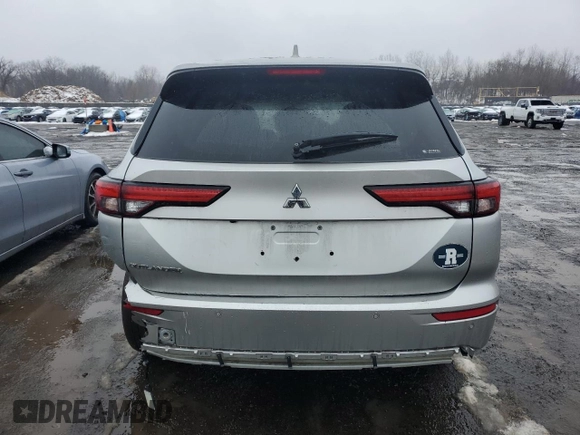 2022 Mitsubishi Outlander ES with VIN JA4J4TA83NZ028418, listed as a Copart auction lot 44487655 with 33,117 mi miles and Salvage Title. Bid and sale history available at carsss.com. Image 6.