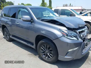 2023 Lexus GX 460 Premium z VIN JTJAM7BX5P5353436, wystawiony jako IAAI lot #42478321 z przebiegiem 19 771 mil mil oraz . Historia ofert i sprzedaży dostępna na DreamBid. Obrazek 1.