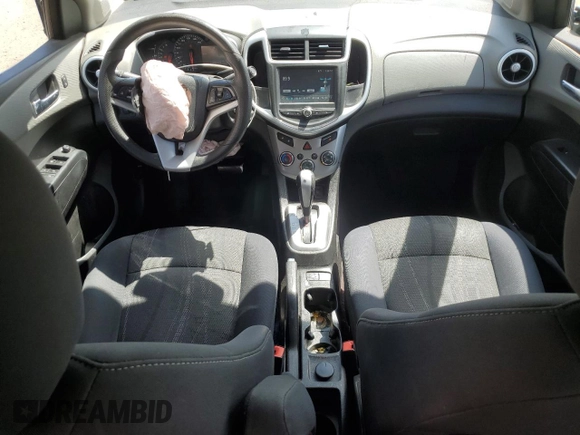 2017 Chevrolet Sonic LT z VIN 1G1JD5SG9H4112650, wystawiony jako Copart lot #55452595 z przebiegiem 148 035 mil mil oraz Szkoda całkowita • Salvage title. Historia ofert i sprzedaży dostępna na DreamBid. Obrazek 8.