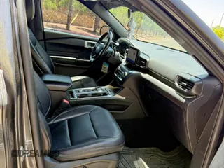2020 Ford Explorer XLT z VIN 1FMSK8DH5LGB74302, wystawiony jako Copart lot #58030415 z przebiegiem 127 161 mil mil oraz Szkoda całkowita • Salvage title. Historia ofert i sprzedaży dostępna na DreamBid. Obrazek 5.