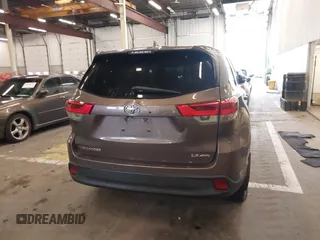 2018 Toyota Highlander LE with VIN 5TDBZRFH7JS492041, listed as a IAAI auction lot 41642278 with 90,019 mi miles and . Bid and sale history available at DreamBid. Image 17.