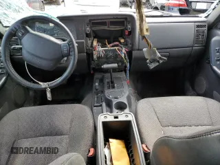 2000 Jeep Cherokee Classic с VIN 1J4FF58S7YL133399, выставлен на аукционе Copart как лот 61231845 с пробегом 196 499 миль миль и Списание • Salvage title. История ставок и продаж доступна на DreamBid. Изображение 8.