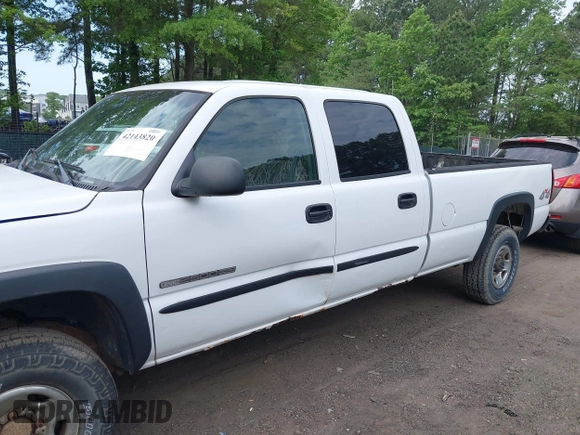 2005 GMC Sierra 2500HD SLE z VIN 1GTHK23U75F804162, wystawiony jako IAAI lot #42143820 z przebiegiem 3 mil mil oraz . Historia ofert i sprzedaży dostępna na DreamBid. Obrazek 6.