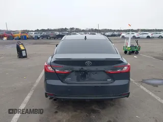 2025 Toyota Camry LE z VIN 4T1DBADK8SU009193, wystawiony jako IAAI lot #41558090 z przebiegiem 8 226 mil mil oraz . Historia ofert i sprzedaży dostępna na DreamBid. Obrazek 16.